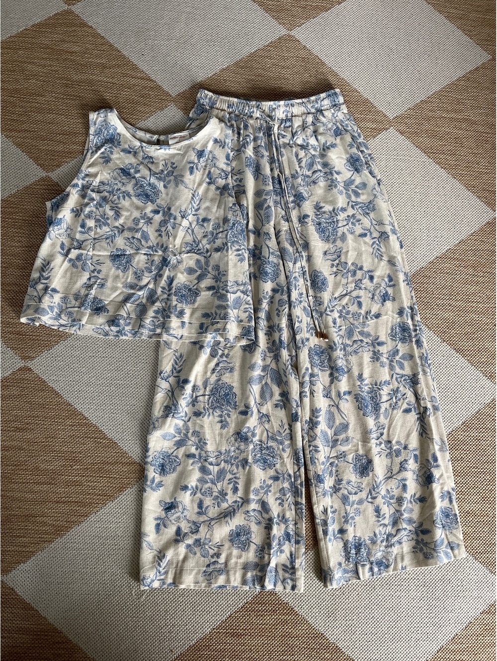 Allie Rose Women's Floral Print Lounge Set with Tank Top and Drawstring Pants